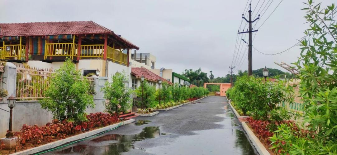 Siriki Resorts Srungavarapukota Exterior photo