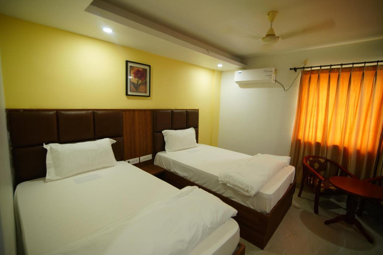 Siriki Resorts Srungavarapukota Exterior photo